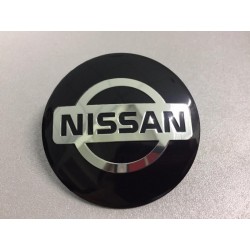 Наклейки Nissan D56 мм алюминий (Серебристый логотип на черном фоне)
