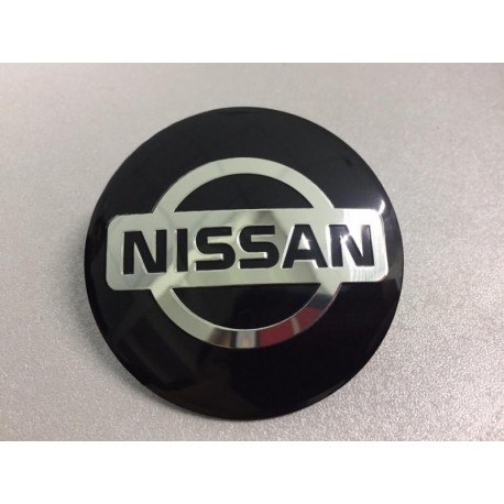 Наклейки Nissan D56 мм алюминий (Серебристый логотип на черном фоне)